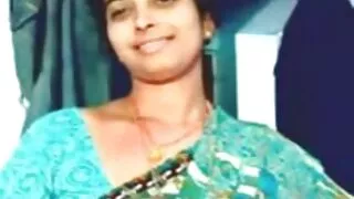 ටෙන්ඩර් දිව සමග golden lesbians Teasing clits