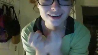 සෙක්ස් on the floor with a young girl ends with a shot of cum in her mouth